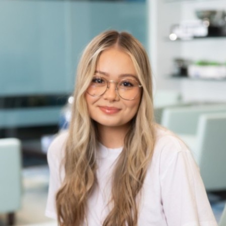 Anna Rychova headshot